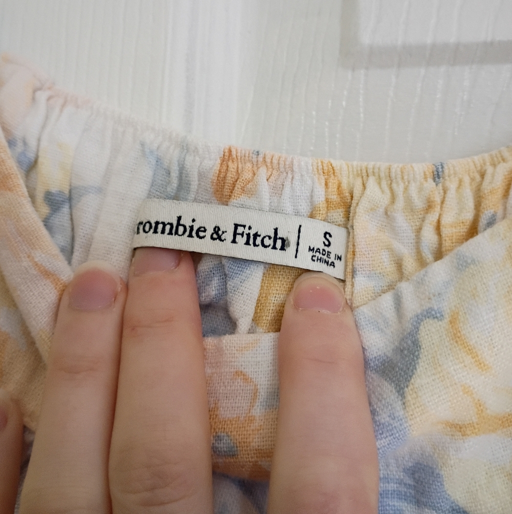 Abercrombie & Fitch Floral Maxi Dress in Cream, Yellow & Blue - Picture 6 of 12